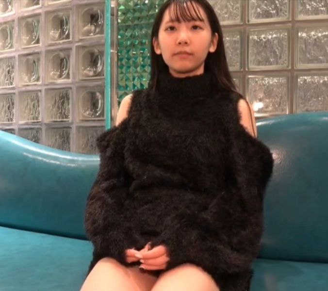 拘束されたガーリー女子をクリトリス責めしながら観察する